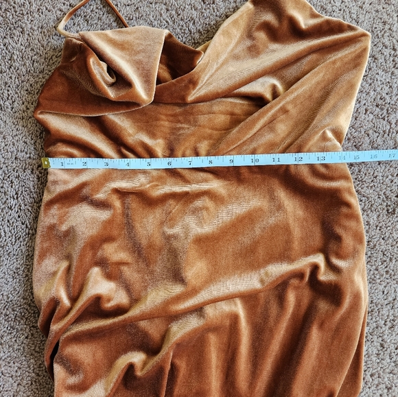 After Six Cowl-Neck Velvet Maxi Dress With Pockets In Golden Almond - Picture 9 of 12